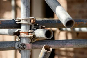 Close-up of scaffolding clamp securing metal pipes for safe and stable construction setup